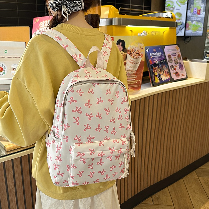 女性用花柄ナイロンバックパック 6色展開 大容量 軽量 旅行 - Women Bags Gift のレビューと価格