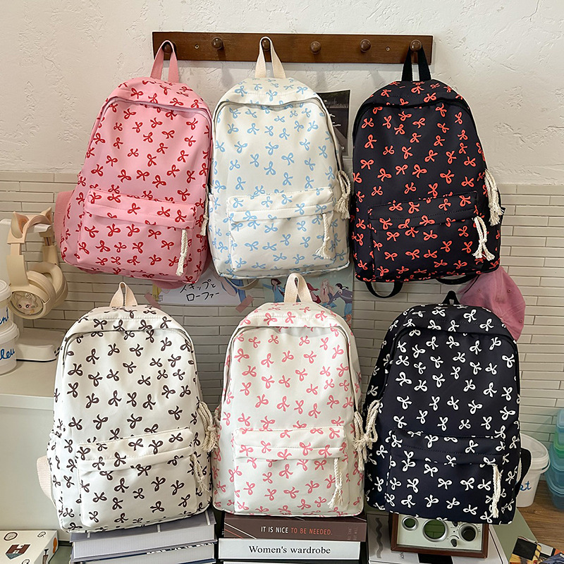 女性用花柄ナイロンバックパック 6色展開 大容量 軽量 旅行 - Women Bags Gift のレビューと価格