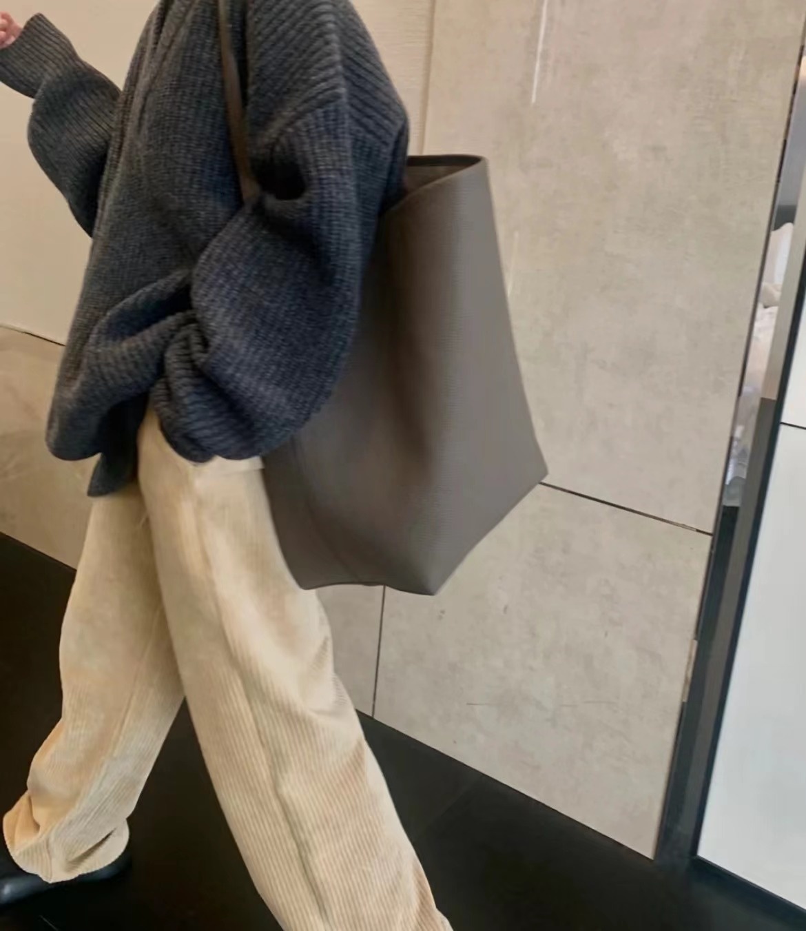 牛革製秋冬バッグ：耐久性があり通気性の良い大容量通勤トートバ - Women Bags Leather のレビューと価格