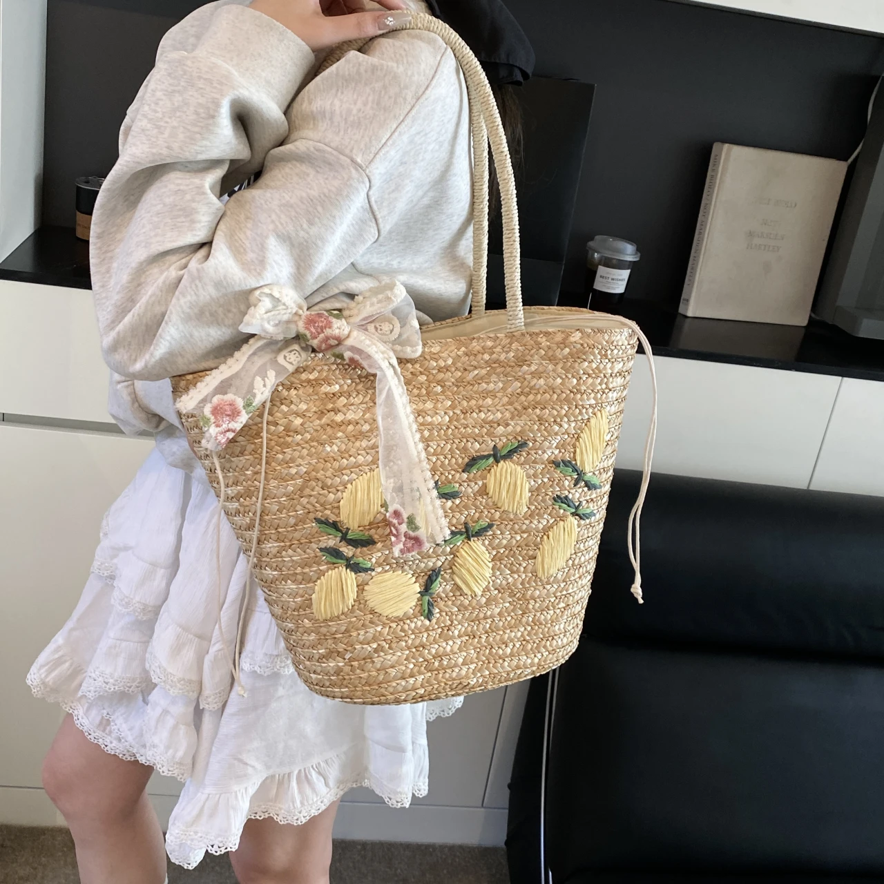 大容量ビーチショルダーバッグデザイナー刺繍ハンドバッグ夏の手 - Woven Straw Bag のレビューと価格