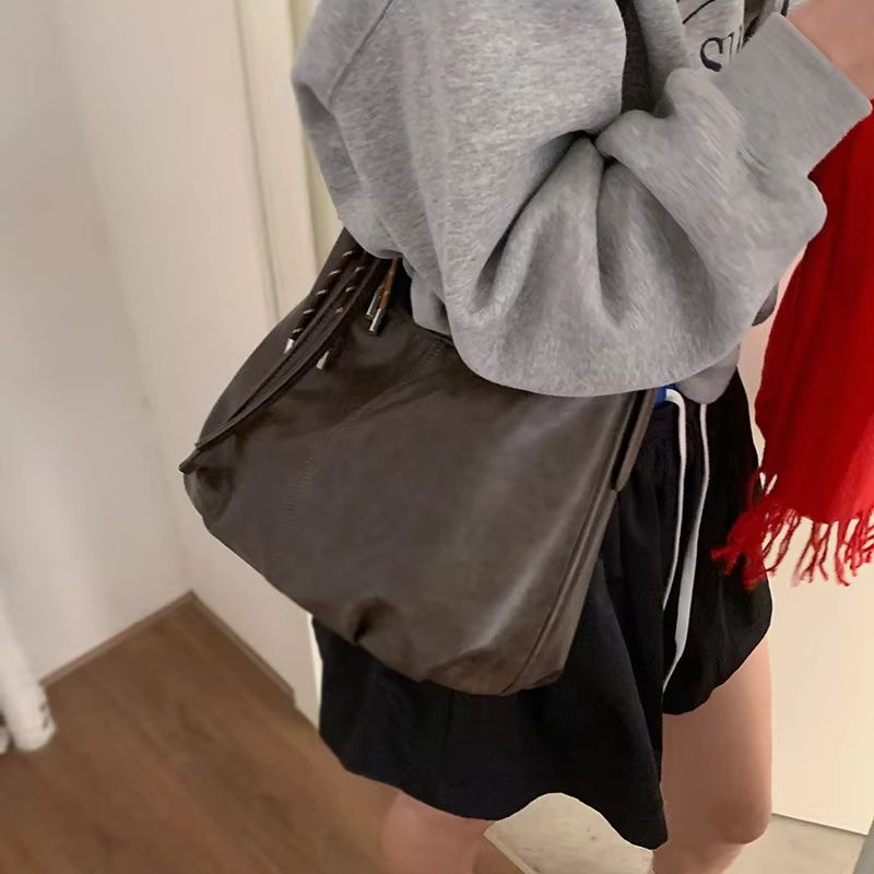 女性用ヴィンテージ大容量アンダーアームバッグ：柔らかく、耐久 - Women Bags Leather のレビューと価格