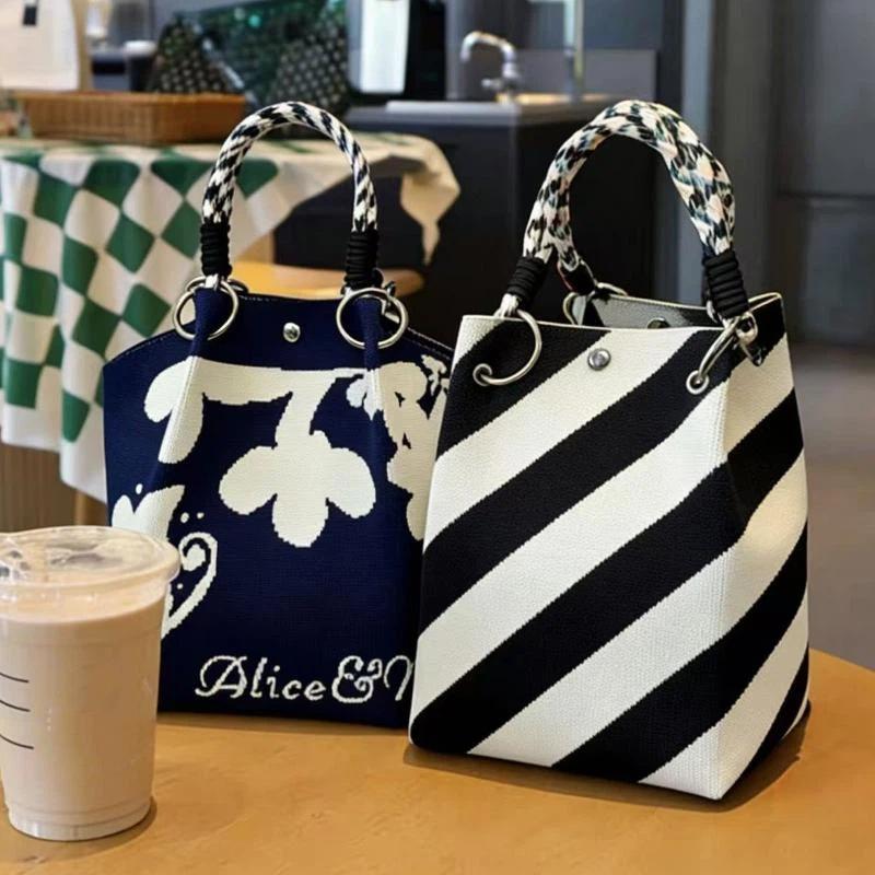 ホットセール中！スタイリッシュなプリントと丈夫なハンドルが特 - Women Bags Sale のレビューと価格